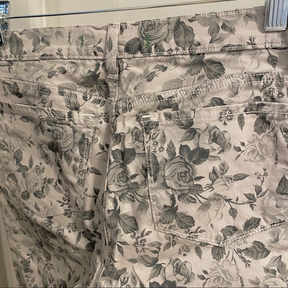 J Brand Cropped Floral Skinny Jeans - Picture 6 of 8